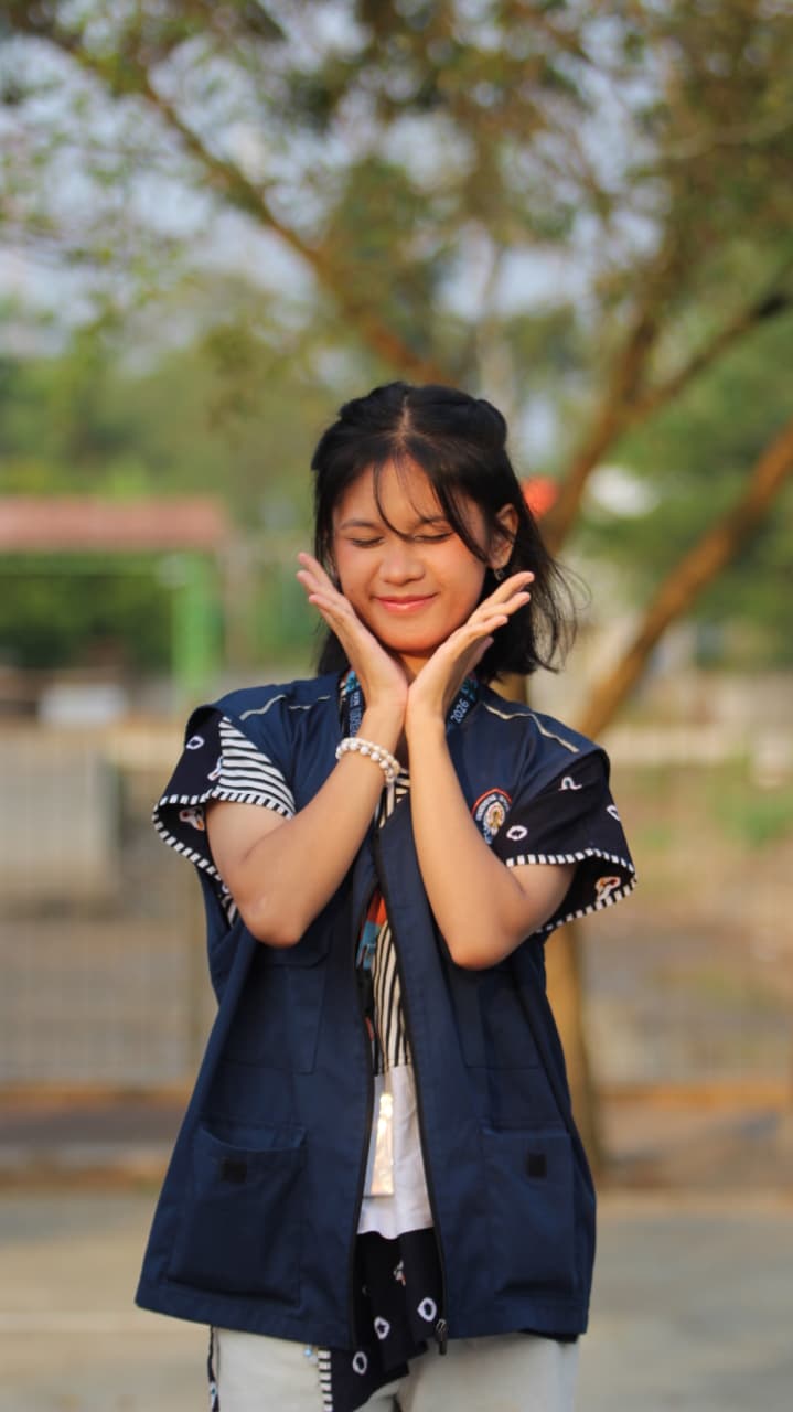 Maria Wening Nanda Pradipta Pose 2