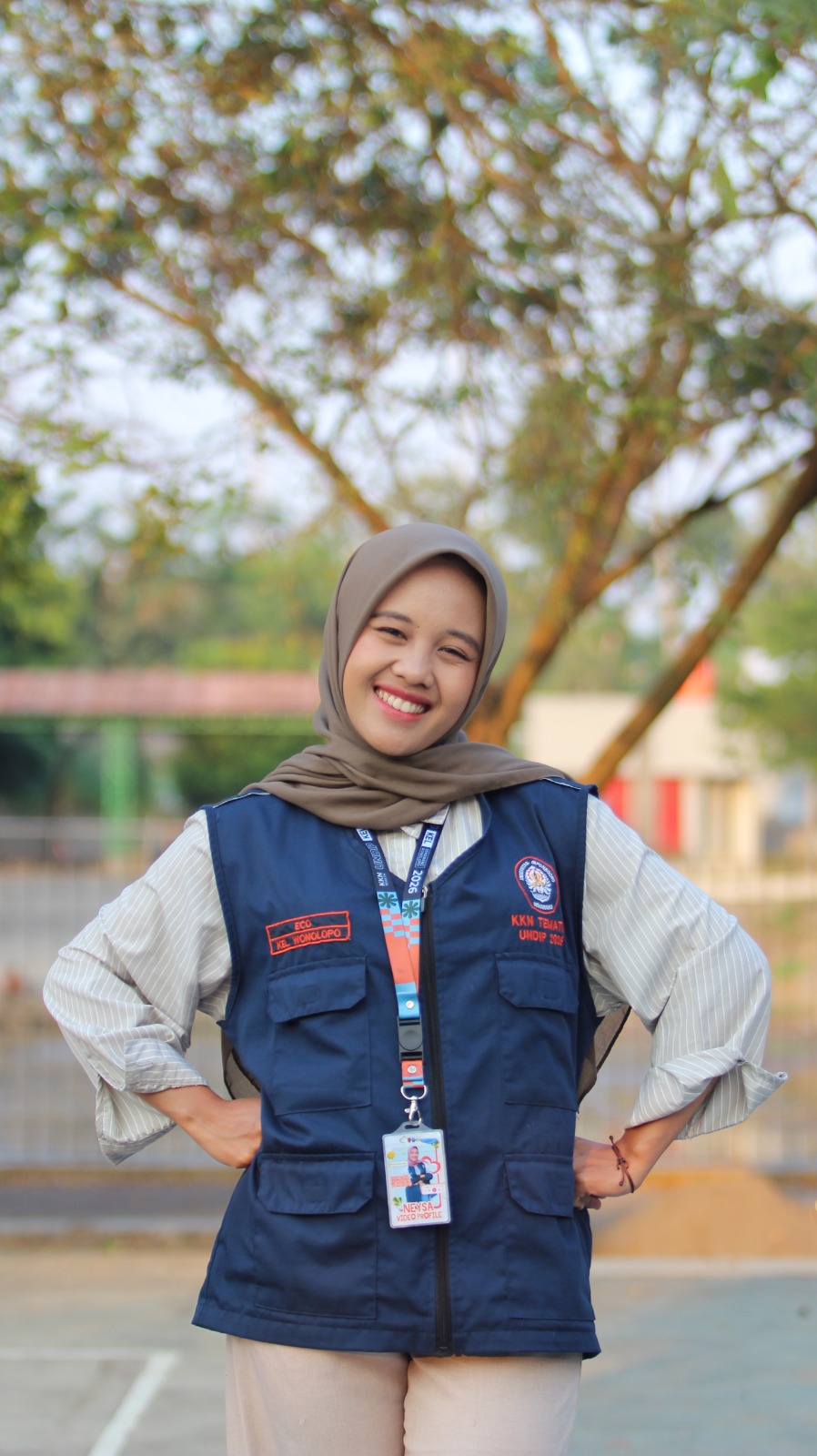 Neysa Sheril Amelia Defretes Pose 2